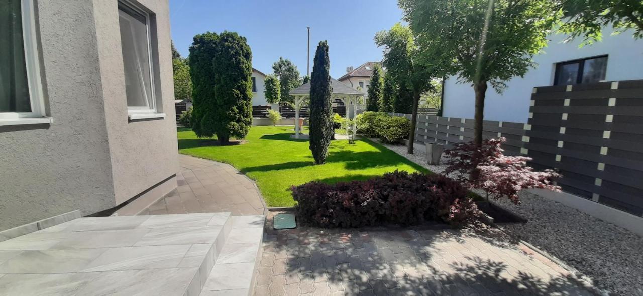 Ancsi Apartmanhaz Balatonlelle Exterior foto