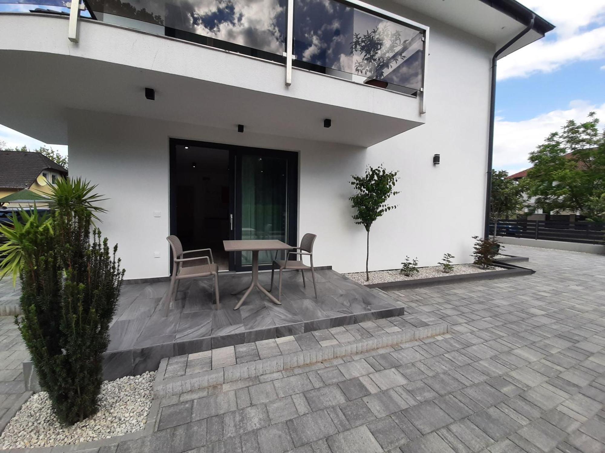 Ancsi Apartmanhaz Balatonlelle Exterior foto