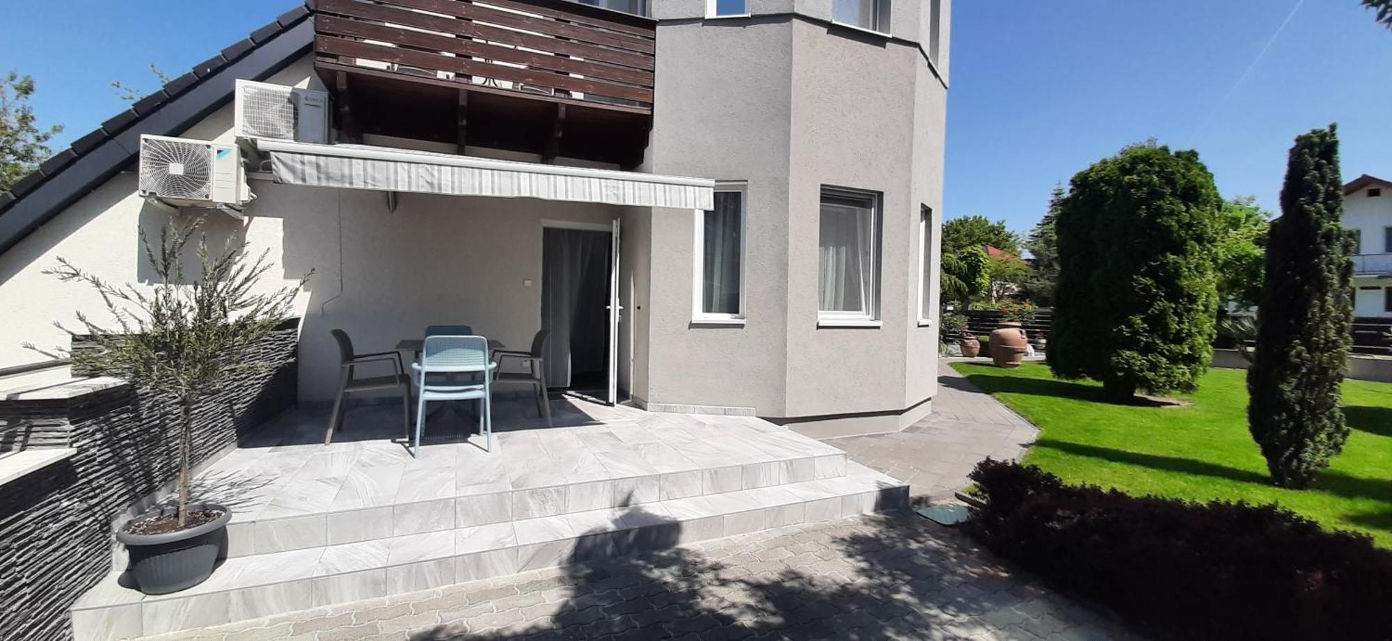 Ancsi Apartmanhaz Balatonlelle Exterior foto