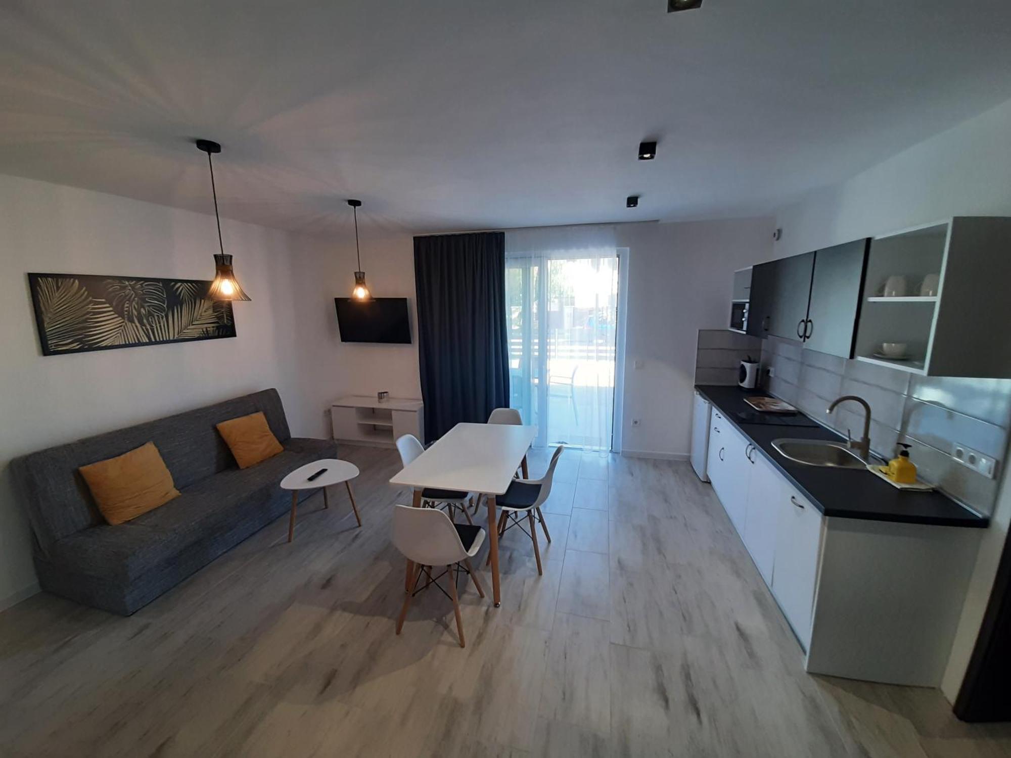 Ancsi Apartmanhaz Balatonlelle Exterior foto