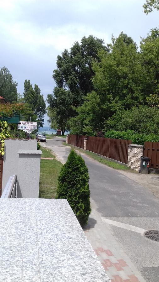 Ancsi Apartmanhaz Balatonlelle Exterior foto